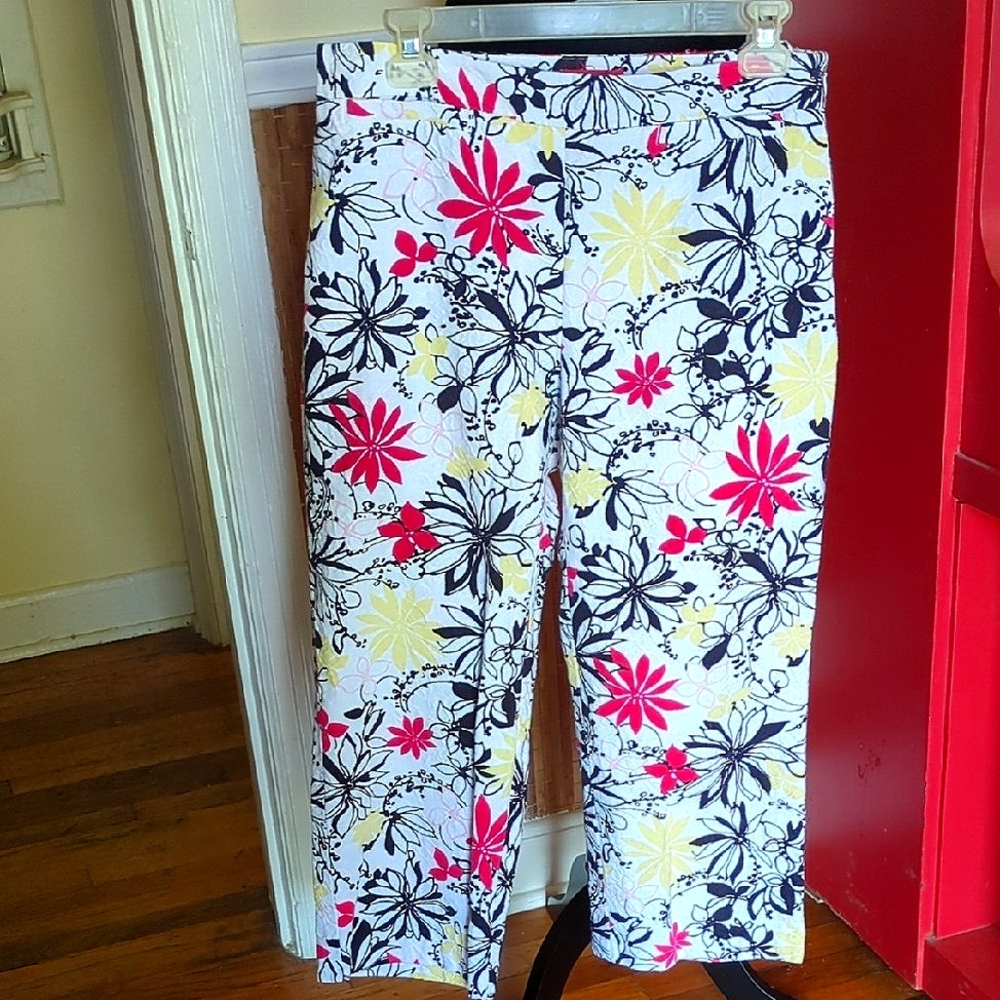 Oscar de la Renta White and Pink Floral Capris